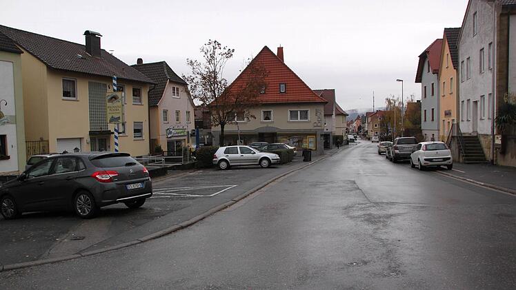 Der Abschnitt der Bahnhofstraße, der in diesem Jahr saniert werden soll - 1,7 Millionen Euro sind dafür im städtischen Haushalt veranschlagt. Foto: Matthias Einwag
