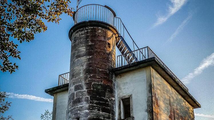 Der Patersbergturm ist in die Jahre gekommen und muss dringend saniert werden.  Foto: BR/Archiv