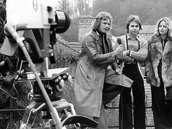 1977 hatte der berühmteste Kulmbacher seine große Karriere noch vor sich: Hier macht Thomas Gottschalk - inzwischen Ehrenbürger - Fernsehaufnahmen vor historischer Kulisse. Foto: Archiv/ Stephan Tiroch