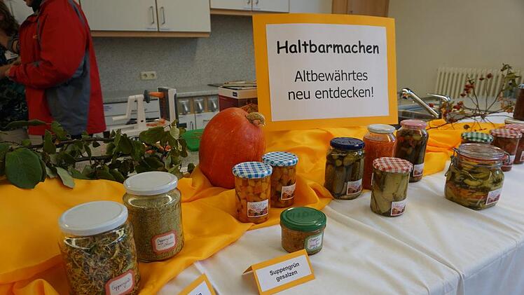 Liebevoll aufgebaute Ausstellungen zu Themen rund um den Herbst gehörten zum Projekttag dazu.Marion Eckert