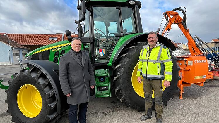 Volkach: Zusätzlicher Schlepper für Bauhof angeschafft - "echter Allrounder"