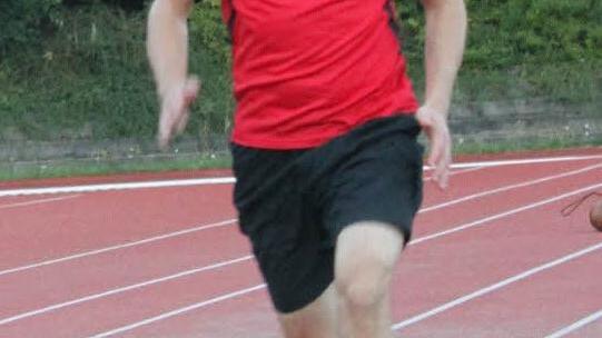 Auch "Späteinsteiger" Daniel Münzel, hier beim Anlauf zum Weitsprung, ist auf einem guten Weg zum Sportabzeichen.