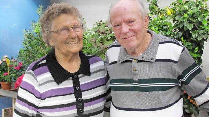 Immer noch einander und der Kleintierzucht verbunden: Maria und Erich Trier. Erich Trier, der für sein züchterisches Engagement unter anderem mit der Verdienstmedaille ausgezeichnet wurde, wird am heutigen Freitag 85 Jahre alt.  Foto: Martin Koch