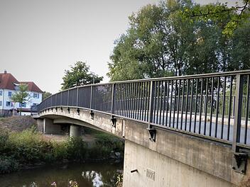 Die Brücke über den Weißen Main in Fölschnitz wird noch vor Wintereinbruch saniert. Werner Reißaus