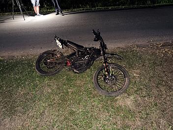T&ouml;dlicher Unfall: Biker prallt gegen Baum und stirbt