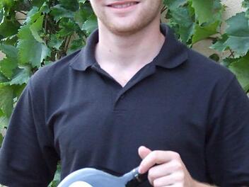 Lorenz Neder  war einer der besten Absolventen bei der Ausbildung zum Winzer und erhielt dafür den Meisterpreis der Staatsregierung. Foto: Andreas Lomb