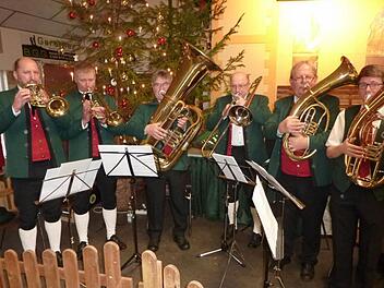 Die Bläsergruppe der Neukenrother "Zecher" mit (v. l.) Jürgen Beez, Frank Hergenröther, Dietmar Renk, Walter Fleischmann, Carl Heinz Pollau und Domenic Blinzler.  Foto: Gerd Fleischmann