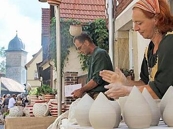 Der Mittelalter-Markt ist zwar auch ein Draufzahlgeschäft, bleibt aber gebührenfrei. FT-Archivfoto: Eckehard Kiesewetter