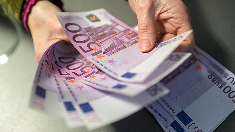 Der spielsüchtige Angestellte begab sich laut Angaben der Polizei in therapeutische Behandlung. Symbolfoto: Matthias Balk/dpa