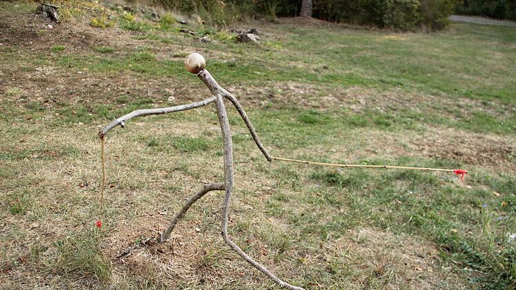 Holzfigur an der Michelskirchruine.Heike Beudert