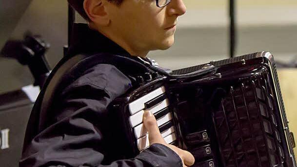 Als Mitglied eines Tangoensembles beeindruckte Henrik Letzer.