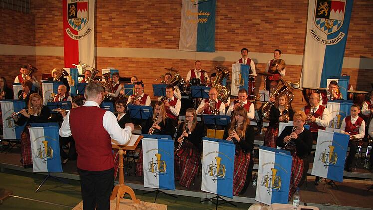 Beim großen Frühjahrskonzert wirkten 41 Musiker mit.