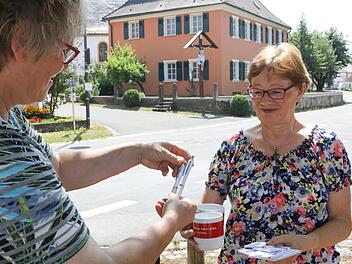 Für den  "Plausch" mit FT-Reporterin Anette Schreiber hat sich Elfriede Krauß in Stadelhofen sogar 60 Minuten Zeit genommen.Foto: Barbara Herbst