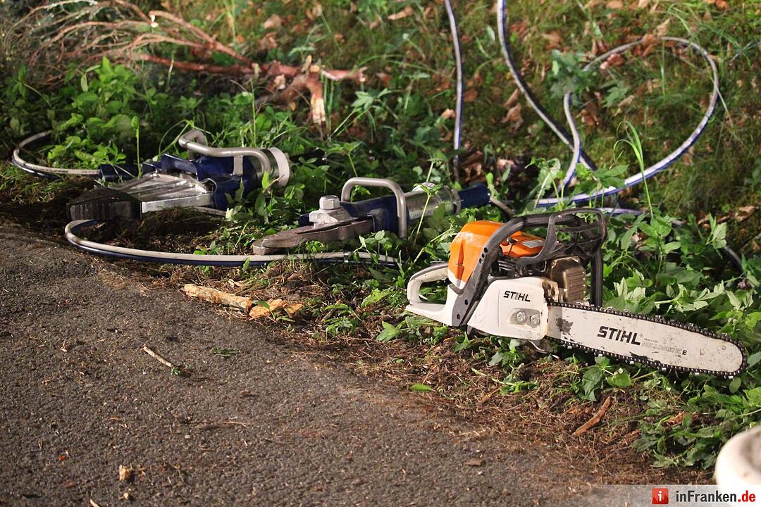 Zwei Menschen verbrennen bei tragischem Unfall bei Eckenhaid