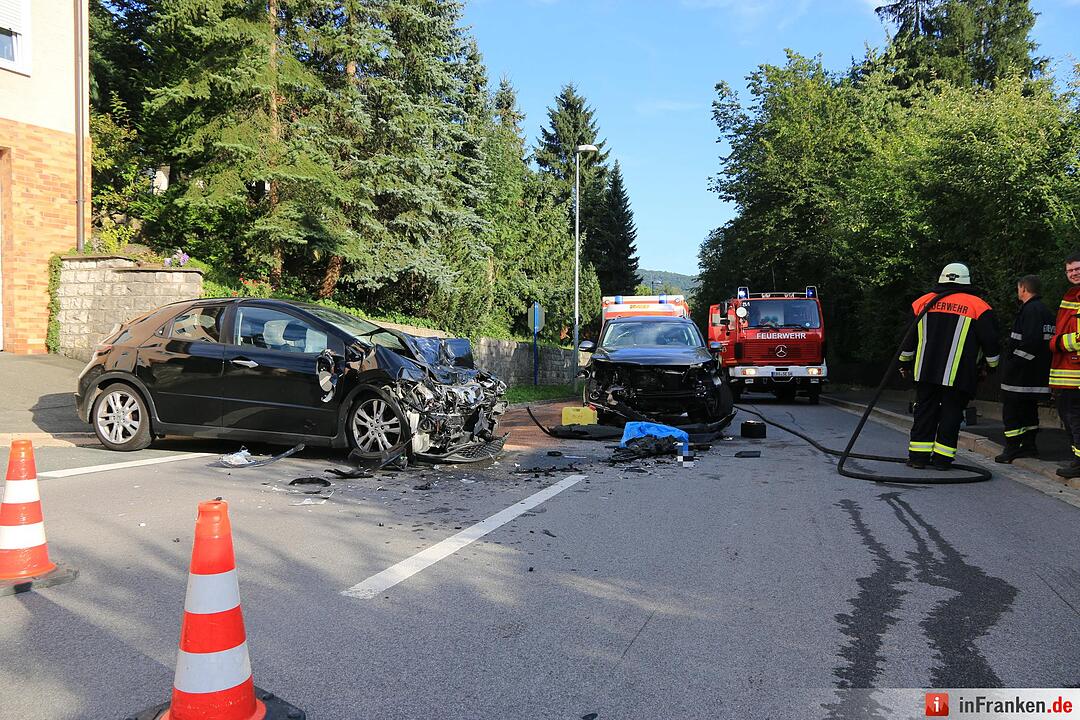 Auto übersehen: Zwei Verletzte bei Unfall in Ebermannstadt