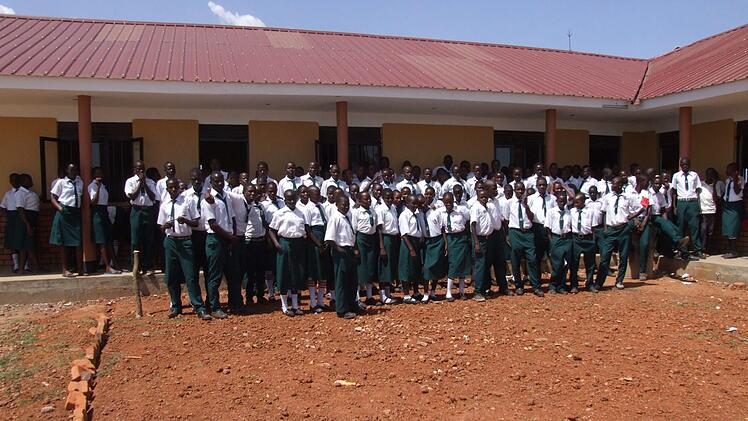 2017 wurde die Kob High School in Kakoro eröffnet. Schraudt