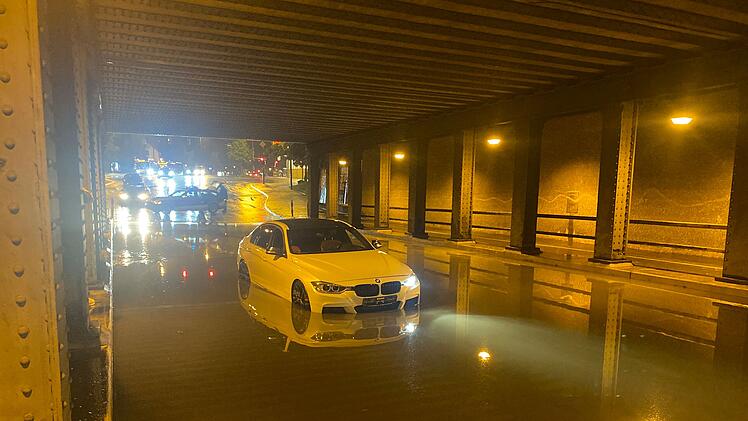 Unwetter in Franken: Gewitter und Regen sorgen für über 100 Einsätze - mehrere Blitzeinschläge
