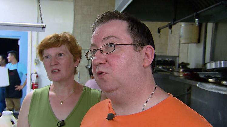Gestresst, aber optimistisch: Petra und Andreas Lehmann 2015 in ihrem "Schnitzel House".