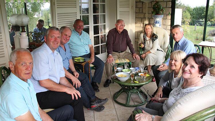 Gelebte Beziehungen zwischen Frankreich und Deutschland (von links): Jaques Donnadieu (Rotary Club), Bürgermeister Jürgen Hennemann, Stadtrat Klaus Schineller, Stadtrat Werner Riegel, Michel Lefèvre, Stadträtin Irene Jungnickl, Regionalrat Laurent Beauvais, Ute Aborgast und Bernadette Lefèvre.Gelebte Beziehungen zwischen Frankreich und Deutschland (von links): Jaques Donnadieu (Rotary Club), Bürgermeister Jürgen Hennemann, Stadtrat Klaus Schineller, Stadtrat Werner Riegel, Michel Lefèvre, Sta...