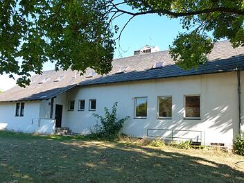Das von der katholischen Kirche erworbene Gemeindehaus soll unter einem erheblichen Kostenaufwand in ein kommunales Bürgerhaus umgebaut werden. Foto: Lothar Weidner