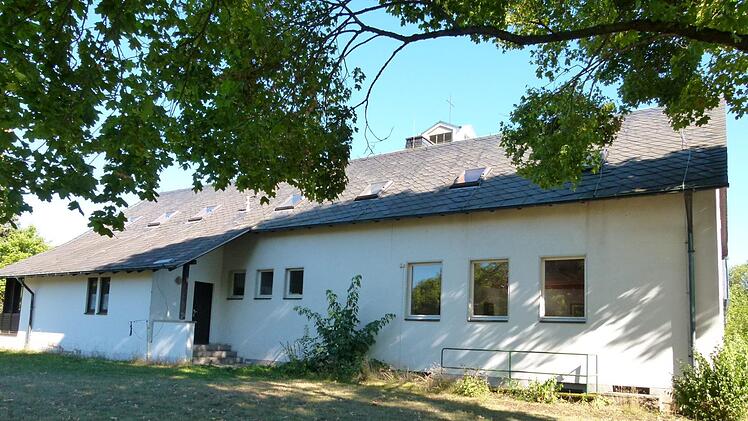Das von der katholischen Kirche erworbene Gemeindehaus soll unter einem erheblichen Kostenaufwand in ein kommunales Bürgerhaus umgebaut werden. Foto: Lothar Weidner