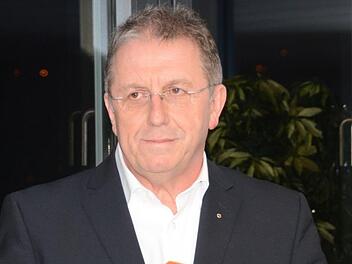 Oberbürgermeister Henry Schramm wartet die Ergebnisse der rechtsaufsichtlichen Prüfung ab, ehe er sich zu weiteren Fragen äußert. Foto: Archiv/Dagmar Besand