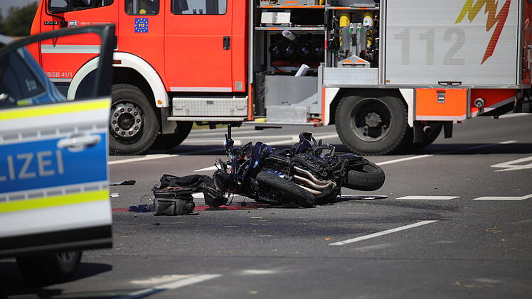 Kreis Ansbach: Motorradfahrer bei Unfall schwer verletzt - Zeugenaufruf