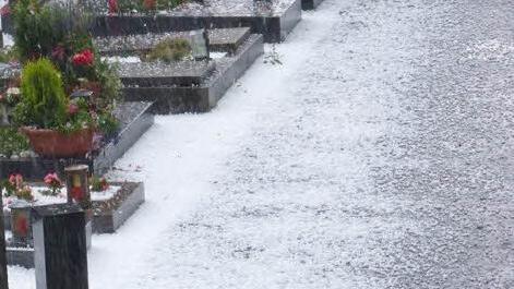 Der Nordhalbener Friedhof unter einem weißen Schleier. Foto: Jennifer Kürschner