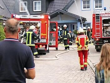 Im Rahmen der 145-Jahr-Feier fand eine Großübung an der Tagespflegeeinrichtung am Sonnenhang statt. Fotos: Klaus Klaschka