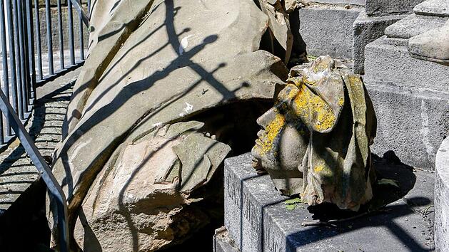 Bei einem Sturm im Juni stützte ein herbabfallender Ast auf die Statue und warf sie vom Sockel. Archivfoto: Matthias Hoch