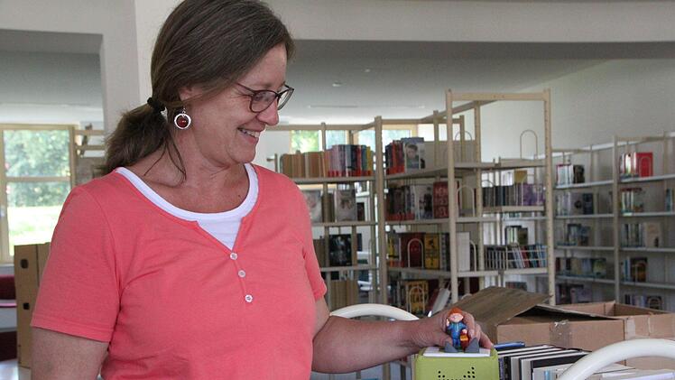 Neu: Heike Kettemer präsentiert ein  Audiosystem für Kinder. Die Box spielt eine Geschichte ab, sobald eine Figur darauf gesetzt wird. Foto: Ulrike Müller