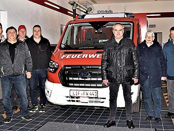 Freude bei den Verantwortlichen der Gemeinde, bei den Mitgliedern der Ortswehr von Woffendorf, den Feuerwehrf&uuml;hrungskr&auml;ften und der Einwohner: Das neue Tragkraftspritzenfahrzeug ist eingetroffen.