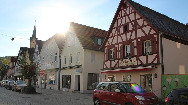 Die Hauptstraße ist Teil des denkmalgeschützen Ensembles. Aber auch andere Bereiche der Altstadt, die nicht denkmalgeschützt sind, sind von der Ebermannstadter Gestaltungssatzung betroffen. Bald könnte diese geändert werden.  Foto: Jennifer Hauser