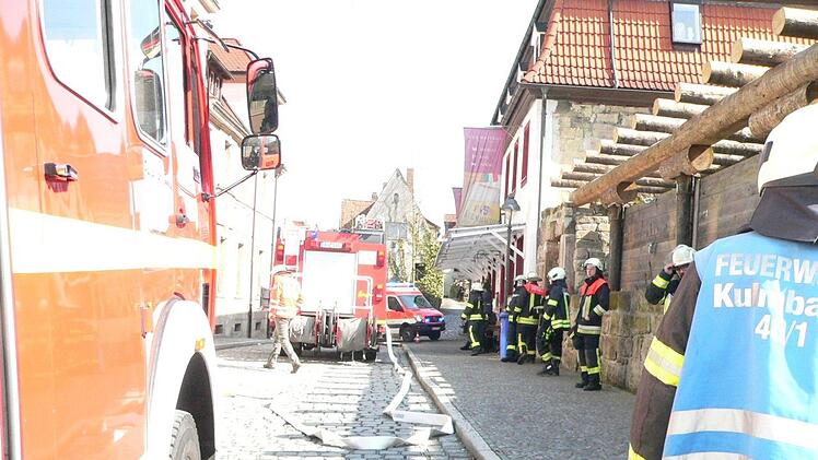 Beim  Einsatz am Sonntagnachmittag in der Fischergasse rückte die Kulmbacher Feuerwehr mit 22 Mann aus. Foto: Feuerwehr Kulmbach