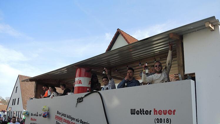 Faschingsumzug in Hausen. Bernd Czelustek