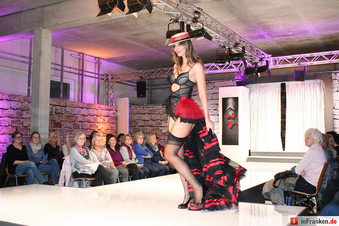 Dessous-Modenschau im Modehaus Murk in Wachenroth