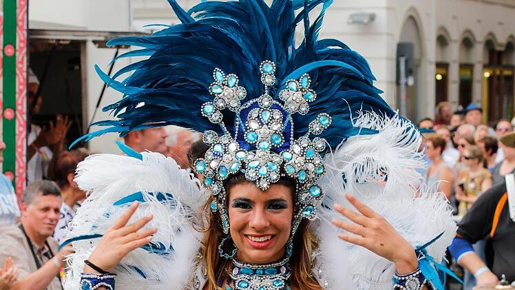 Impressionen vom großen Samba-Umzug durch Coburg.  Foto: Matthias Hoch