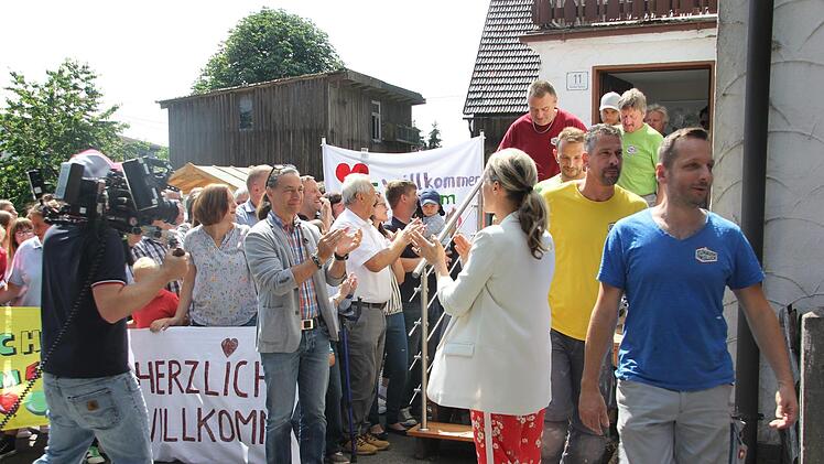 Viel Applaus gab es beim Auszug der Handwerker. Foto: Andreas Schmitt