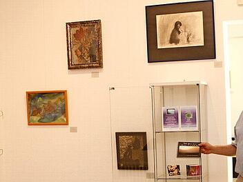Kunst in der Wallburgstadt: Neu in Eltmann ist die "Galerie an der Stadtmauer" mit dem Geschäftsführer Gerold Jakob.  Foto: Günther Geiling