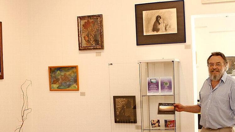 Kunst in der Wallburgstadt: Neu in Eltmann ist die "Galerie an der Stadtmauer" mit dem Geschäftsführer Gerold Jakob.  Foto: Günther Geiling