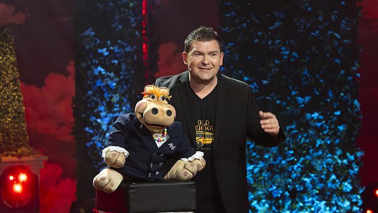 Bauchredner Sebastian Reich und seine Nilpferddame Amanda wollen wieder Politiker nerven.