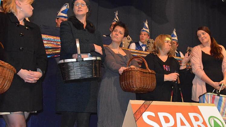 Tratsch und Gesang boten diese fünf Dorfschönen (von links) Kristina Bernstein, Melanie Vey, Manuela Pötsch, Alexandra Eiring und Eva Wunderlich.