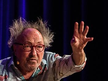 Mahner und Warner: Urban Priol stellte sein neues Programm "Im Fluss" in Coburg vor.Foto: Jochen Berger