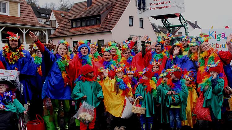 Die bunten Papageien aus dem Kindergarten Weisbrunn