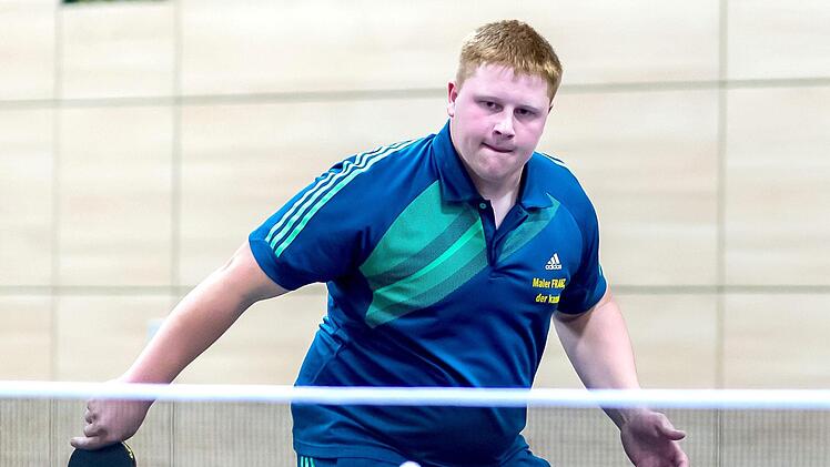 Tischtennis spielt Daniel Jermaschew nur noch gelegentlich. Aber die Hand am Ball hat der Arnshäuser immer noch. Foto: Anand Anders