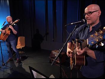 Die Band Blackstar gestaltet die inzwischen dritte Episode der Online-Reihe "Singbar" des Landestheaters.Foto: Screenshot Landestheater Coburg/Video: Sylvain Guillot