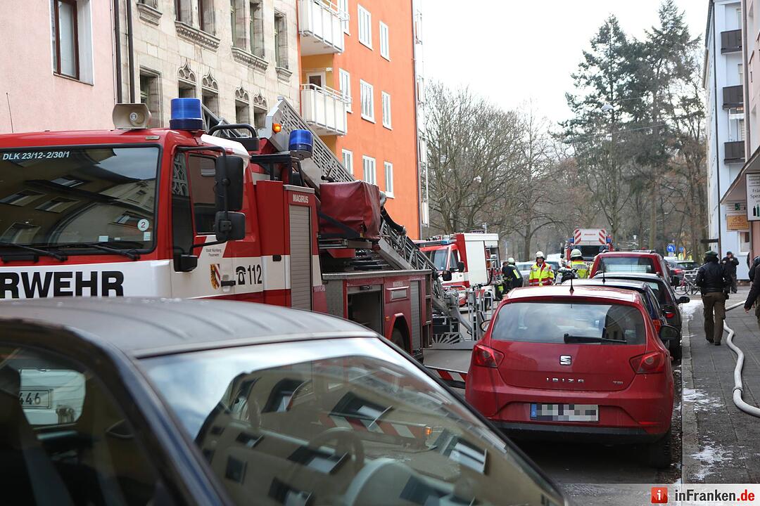 Mehrfamilienhaus in Nürnberg brennt