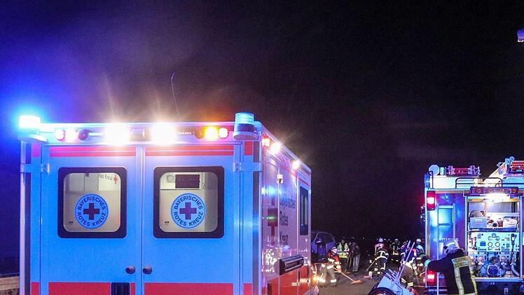 Im Landkreis Kronach hat sich Freitagnacht ein tödlicher Unfall ereignet. Symbolbild: Merzbach/News5