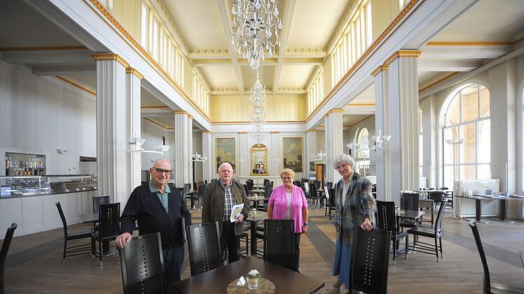 Der Förderverein Kissinger Sommer, im Bild Anton Schick sen., Hans Ulrich Finger, Martha Müller und Hilla Schütze, hat nach der Absage des Kissinger Sommers die Initiative ergriffen. Eine Woche nach dem Klavier-Olymp gibt es einen kleinen Kissinger Nachsommer.  Foto: Siegried Farkas