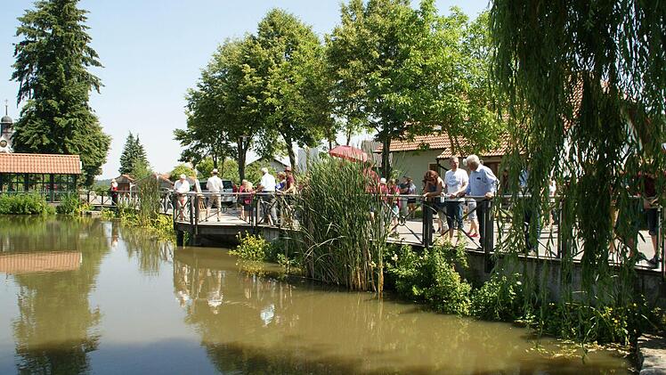 Der Dorfsee ist ein Schmuckstück, das auch die Landeskommission beeindruckte. Foto: Sabine Weinbeer